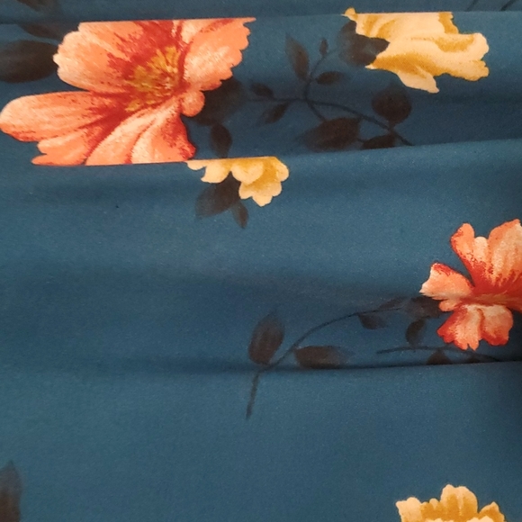 Off the shoulder long sleeve floral dress - Picture 3 of 4